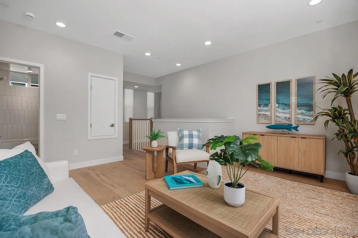 559 North Vulcan Avenue Encinitas, CA 92024 - Photo 22 of 50 a kitchen with a table and chairs