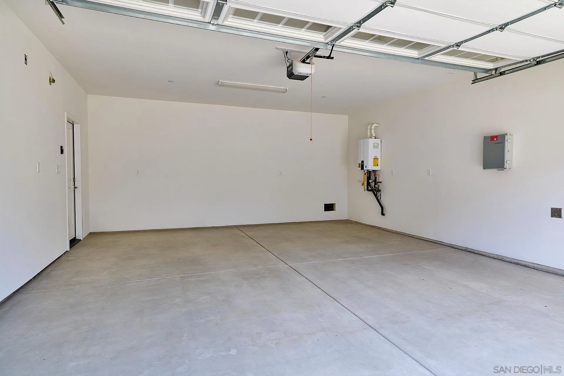 559 North Vulcan Avenue Encinitas, CA 92024 - Photo 36 of 50 a view of a garage