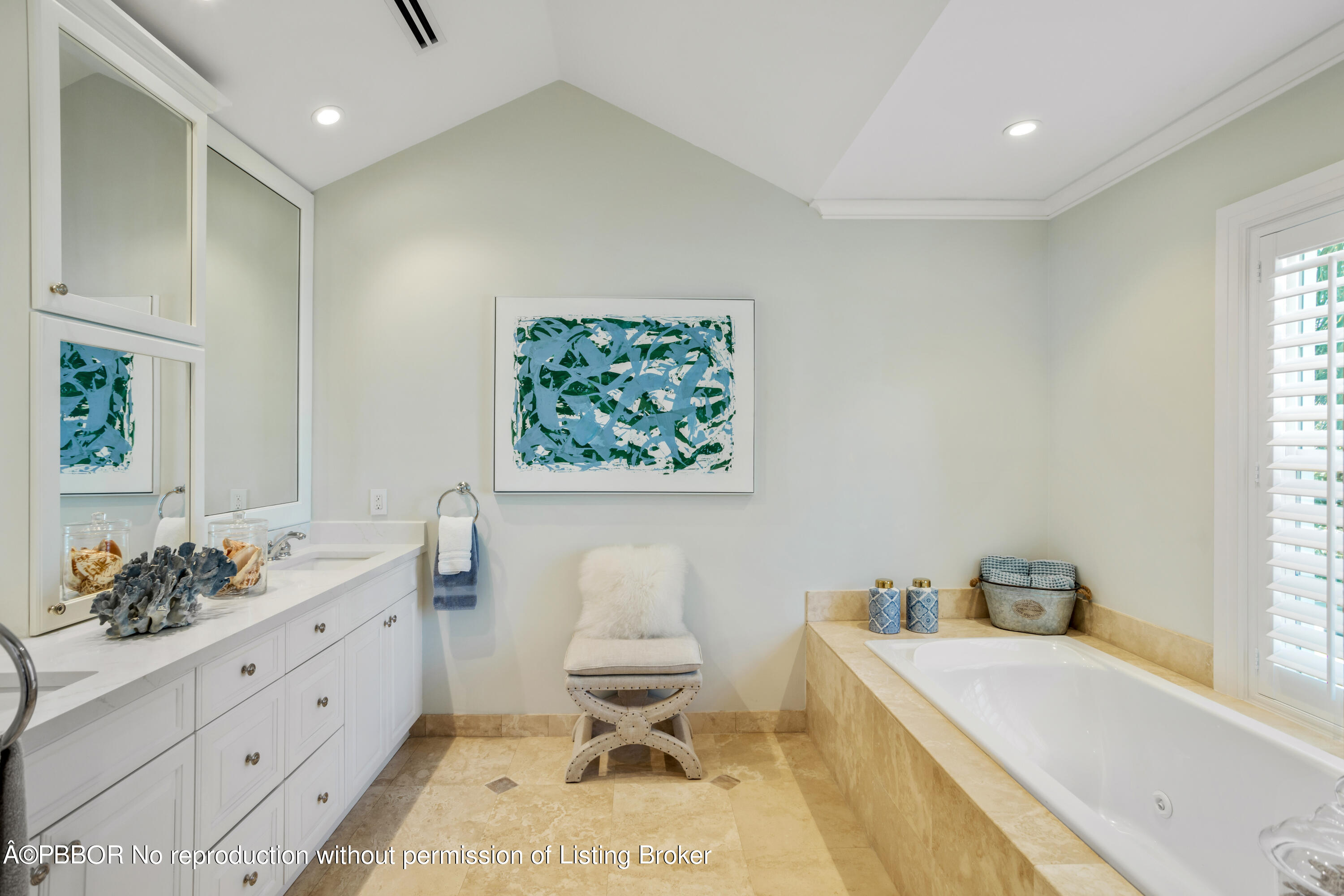 327 Arabian Road Palm Beach, FL 33480 - Photo 17 of 26 MASTER_BATH