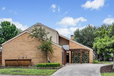 $775,000 | 7168 Manor Oaks Drive, Dallas, TX 75248