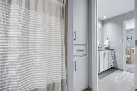 $775,000 | 7168 Manor Oaks Drive, Dallas, TX 75248