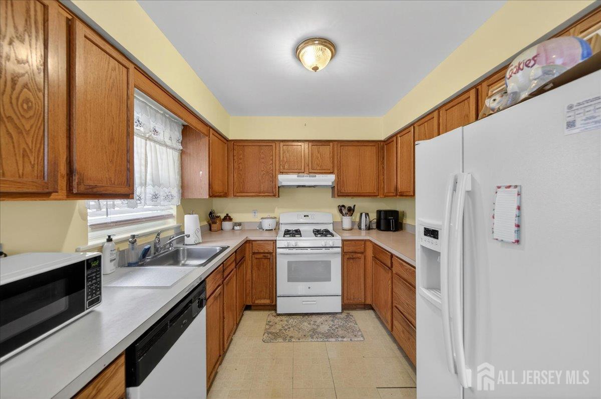 112 Commerce Street Perth Amboy, NJ 08861 - Photo 10 of 33