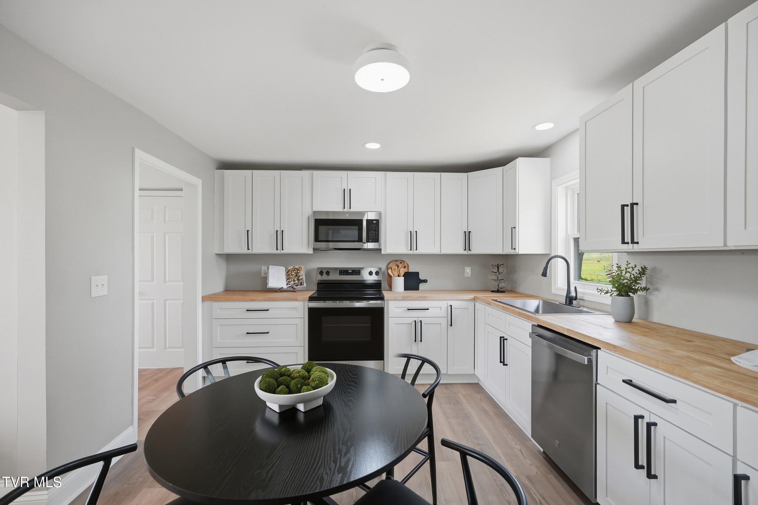 291 Old Bethel Road Bristol, TN 37620 - Photo 11 of 32 11_291 old bethel rd-22