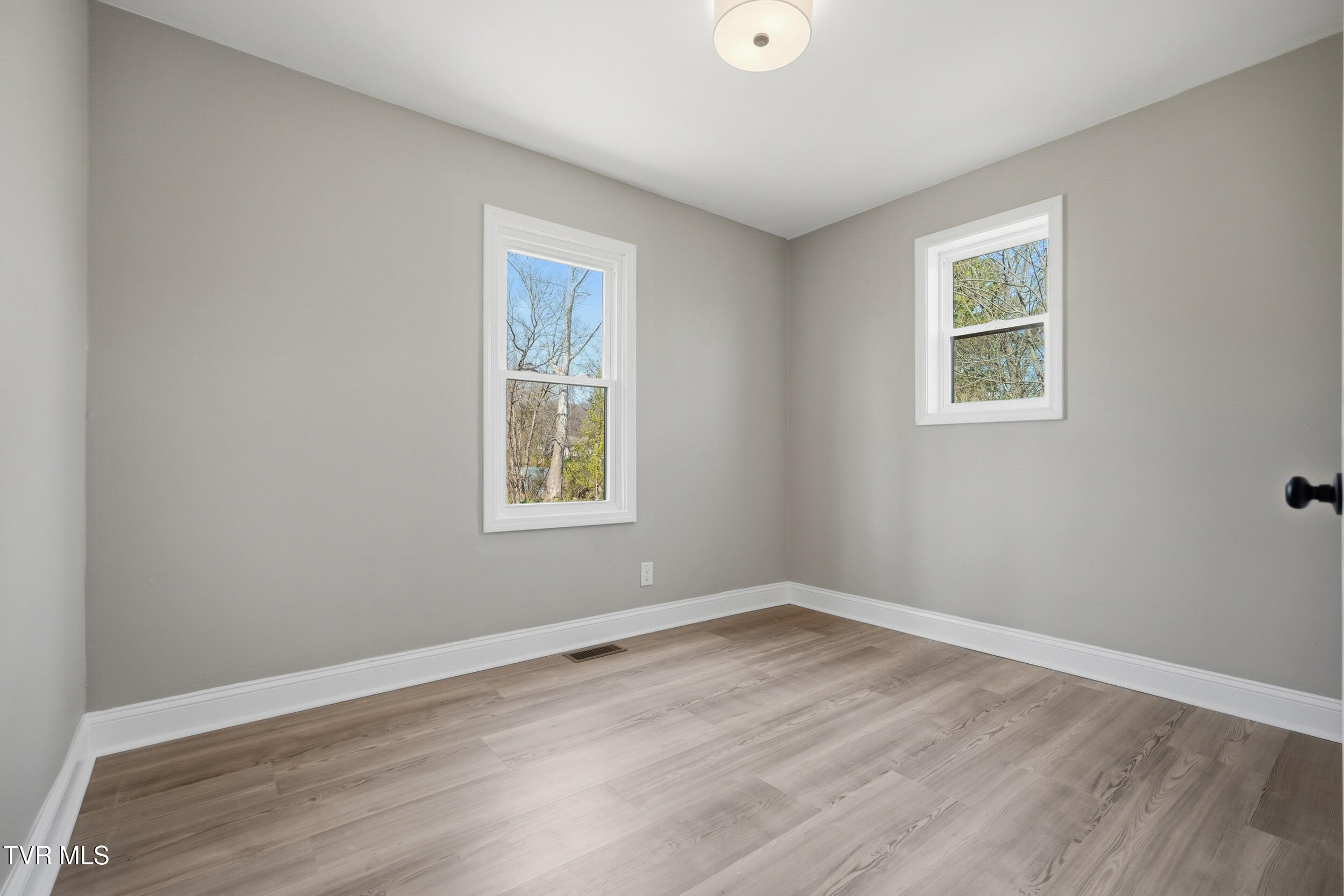 291 Old Bethel Road Bristol, TN 37620 - Photo 19 of 32 19_291 old bethel rd-25