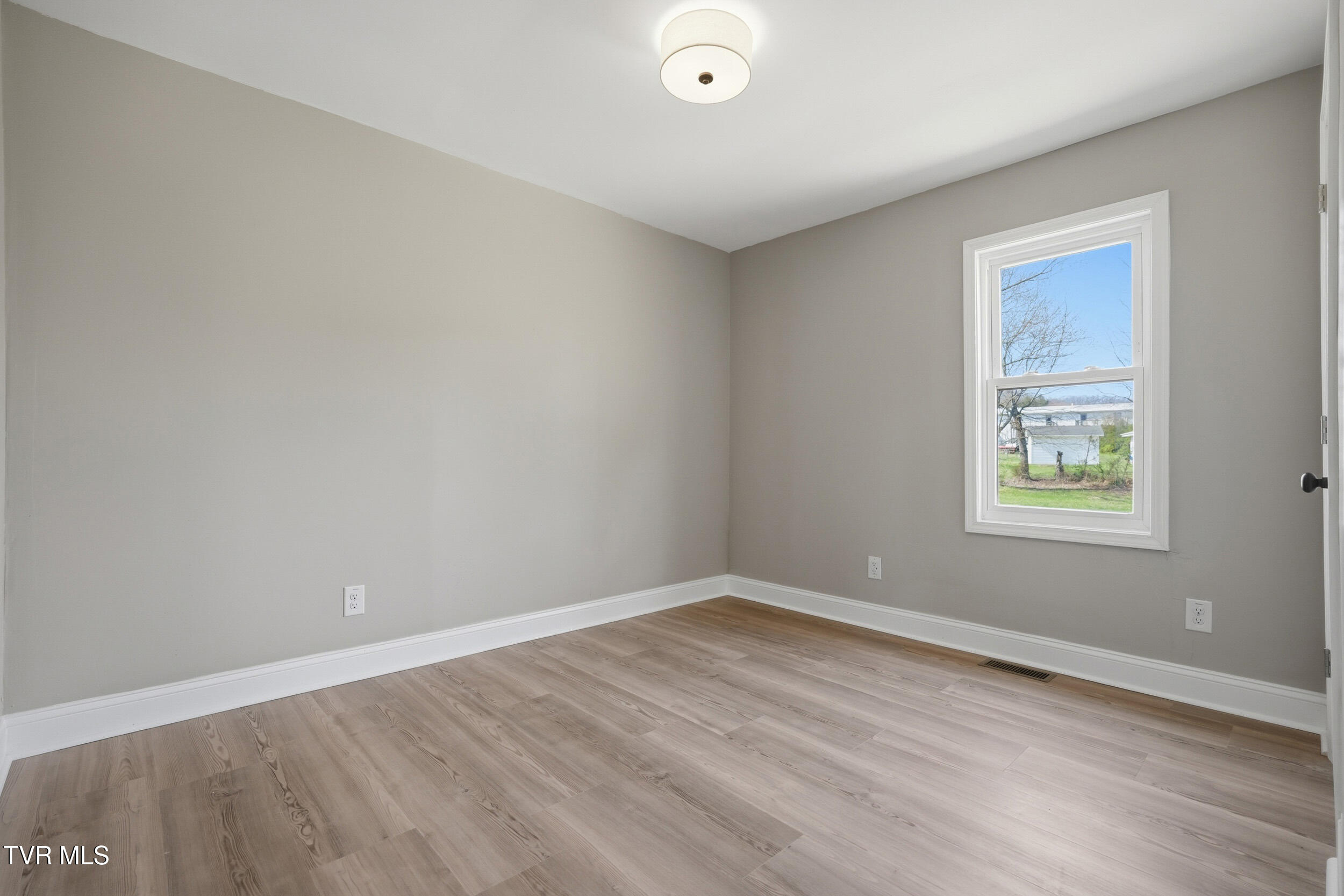 291 Old Bethel Road Bristol, TN 37620 - Photo 20 of 32 20_291 old bethel rd-26