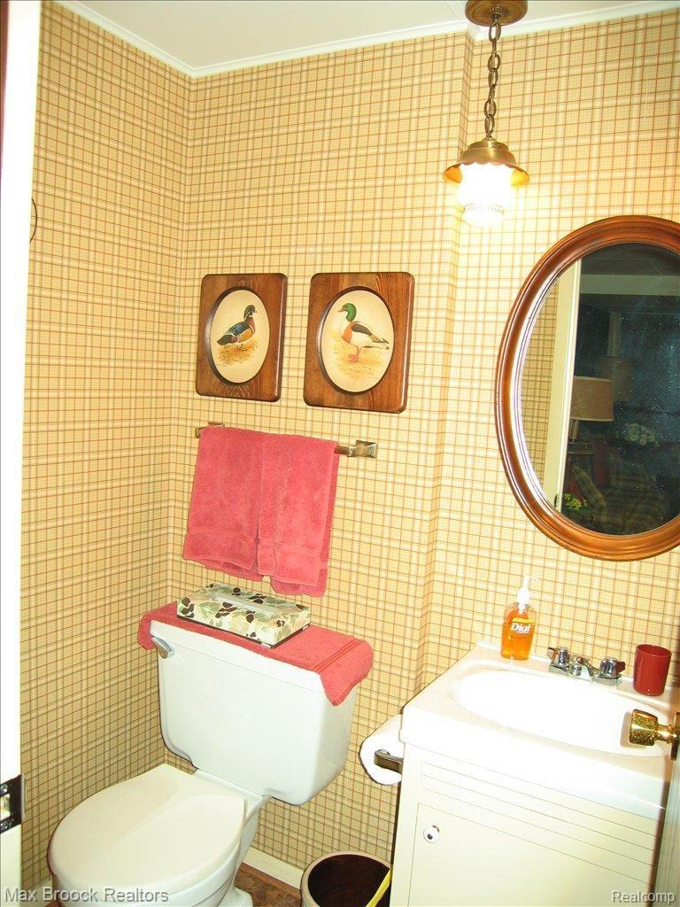 1539 Surrey Lane, Unit 5 Rochester, MI 48306 - Photo 20 of 20 Second Full Bath