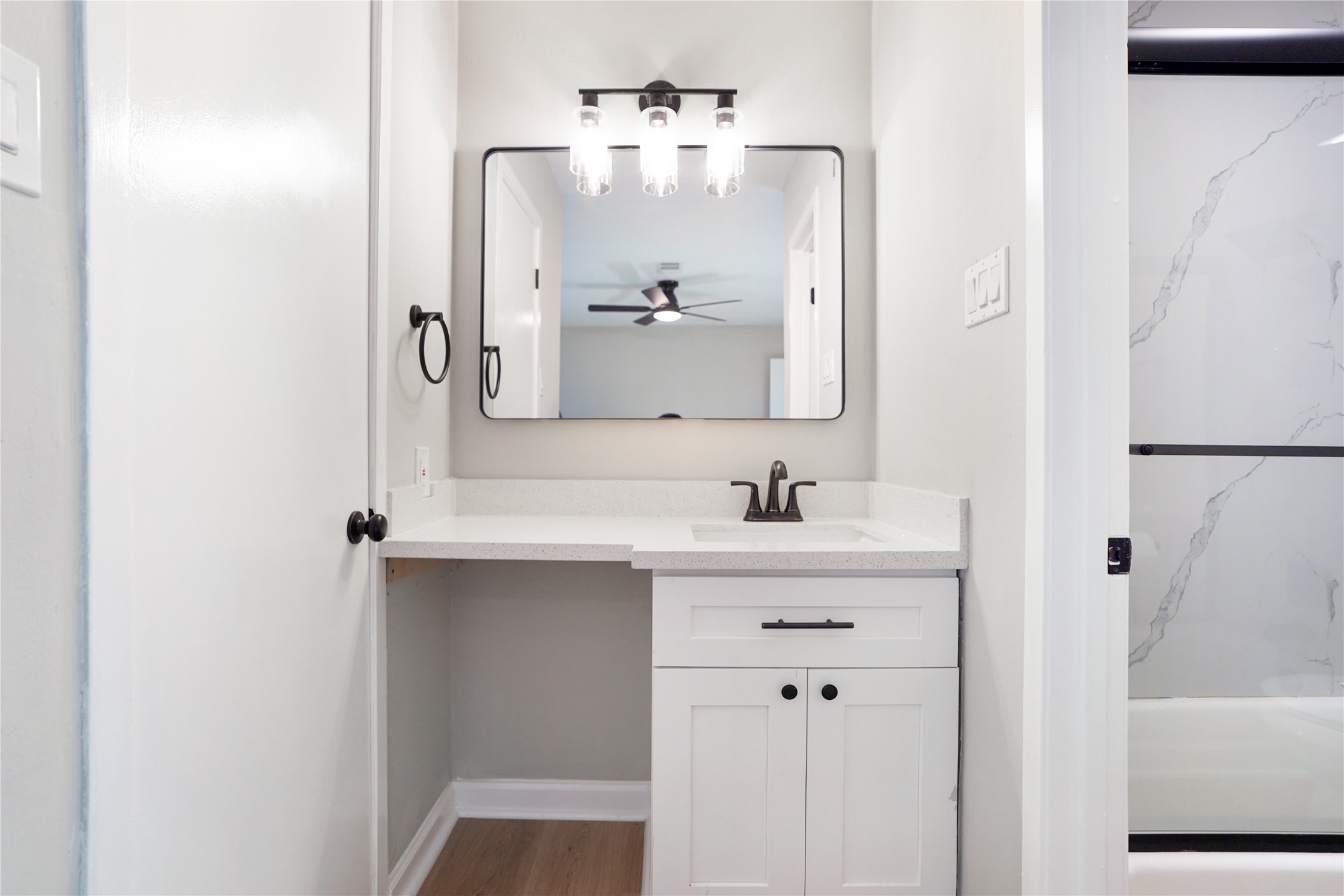 11822 South Perry Avenue Houston, TX 77071 - Photo 17 of 23 a bathroom with a sink and a mirror