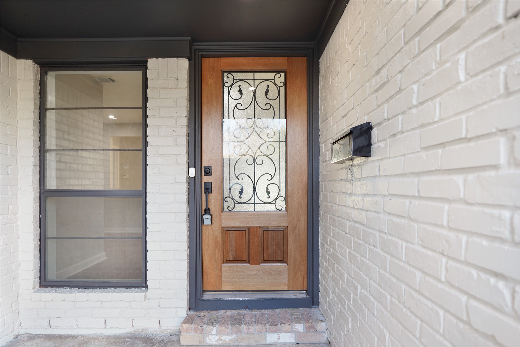 11822 South Perry Avenue Houston, TX 77071 - Photo 3 of 23 a view of front door