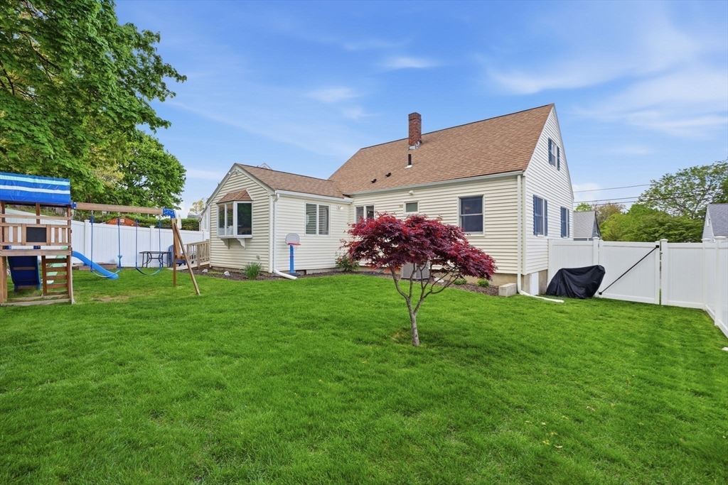77 Weyham Road Weymouth, MA 02191 - Photo 19 of 28