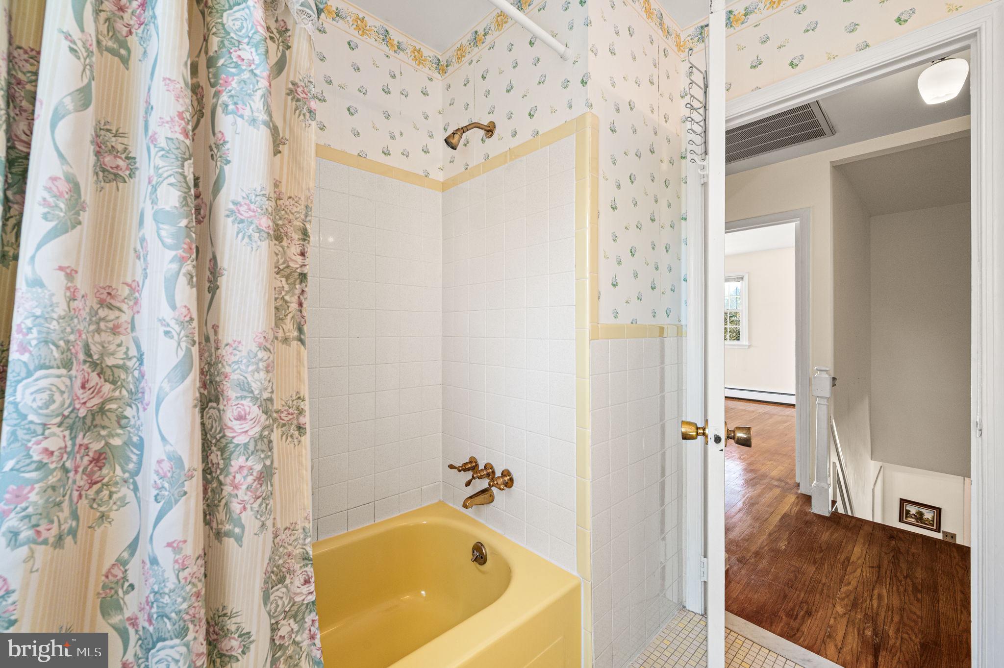 1231 Gail Road West Chester, PA 19380 - Photo 30 of 49 2nd Floor Hall Full Bathroom