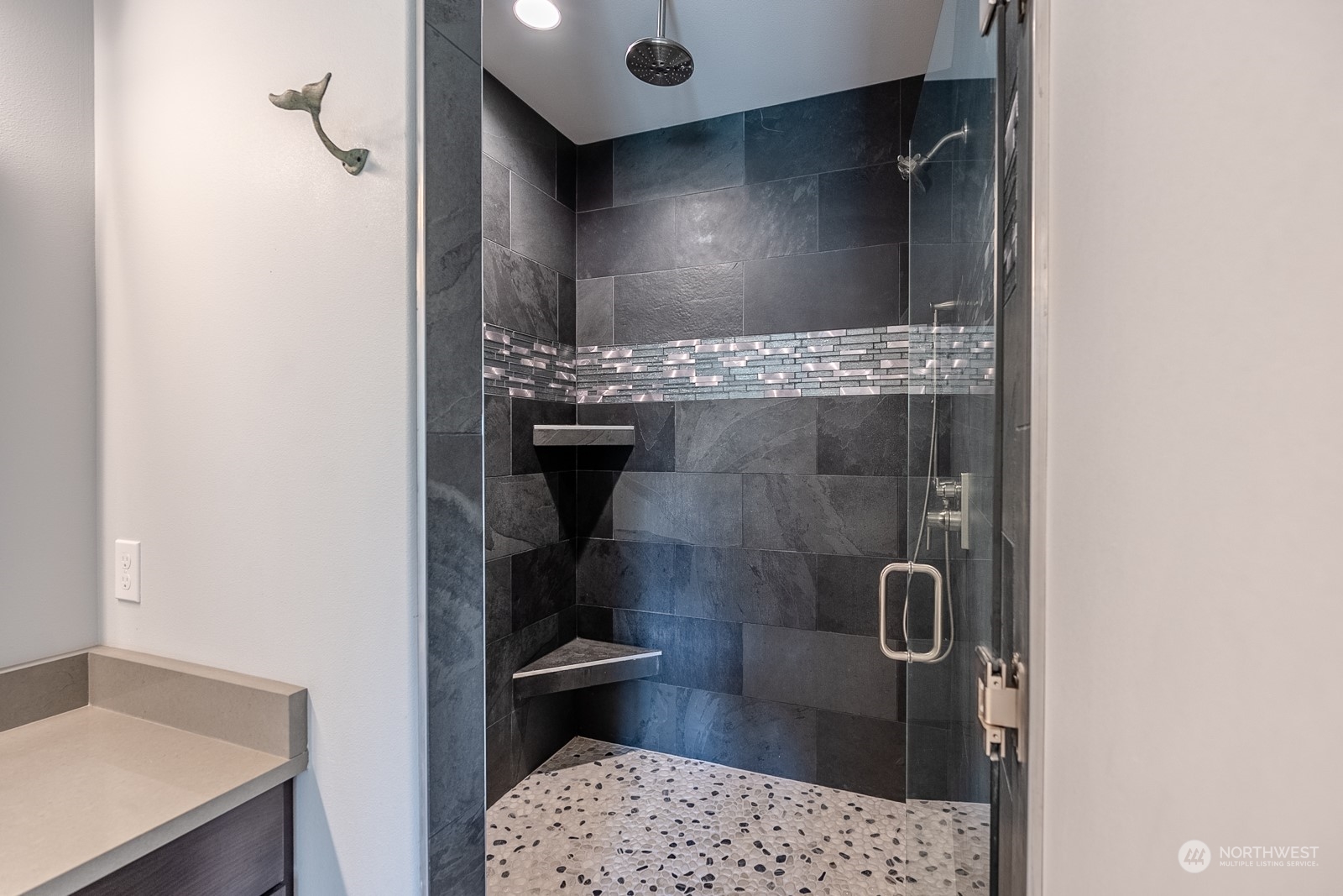 949 Spring Mountain Drive Wenatchee, WA 98801 - Photo 15 of 33 a bathroom with a shower