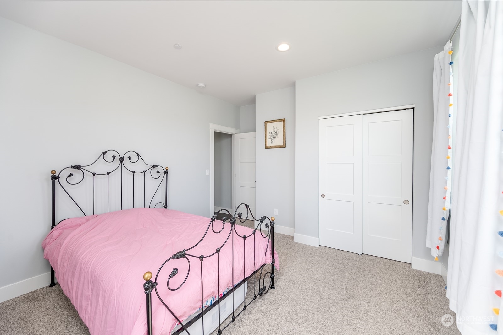 949 Spring Mountain Drive Wenatchee, WA 98801 - Photo 18 of 33 a bedroom with a bed and a table