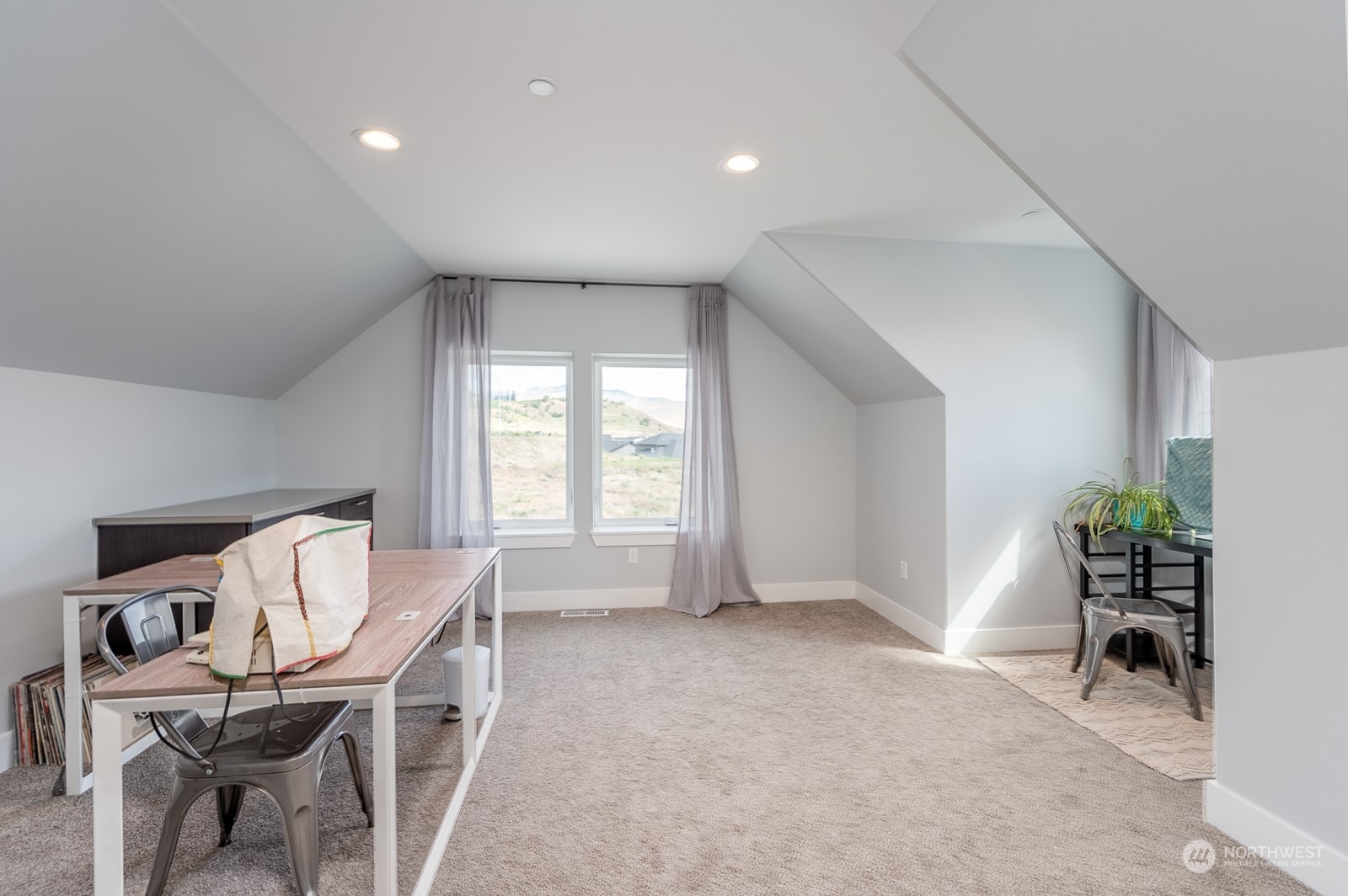 949 Spring Mountain Drive Wenatchee, WA 98801 - Photo 22 of 33 a living room with furniture and a window