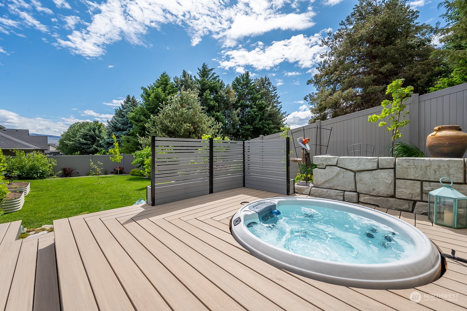949 Spring Mountain Drive Wenatchee, WA 98801 - Photo 27 of 33 a backyard of a house with a garden and plants