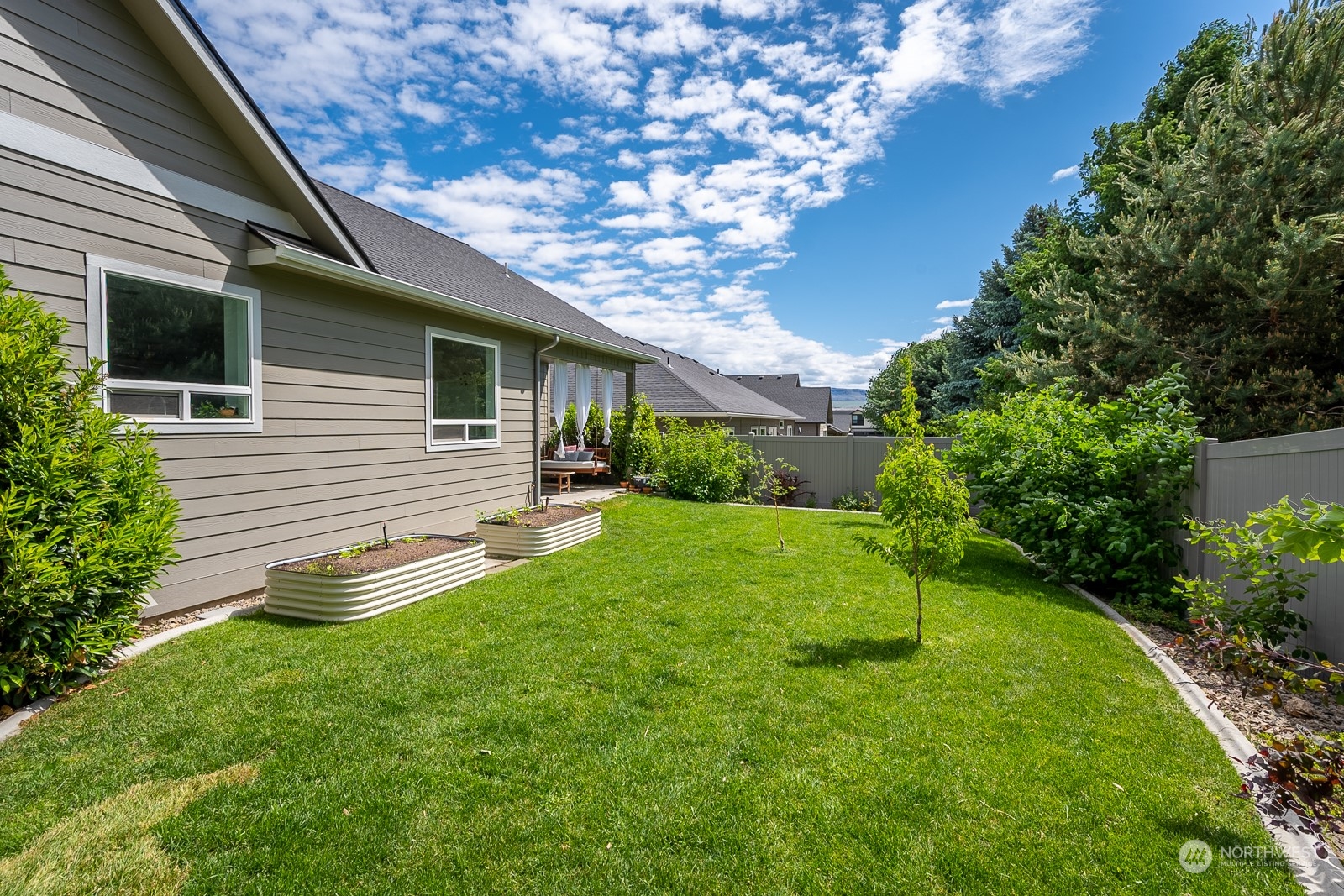 949 Spring Mountain Drive Wenatchee, WA 98801 - Photo 31 of 33 a front view of a house with garden