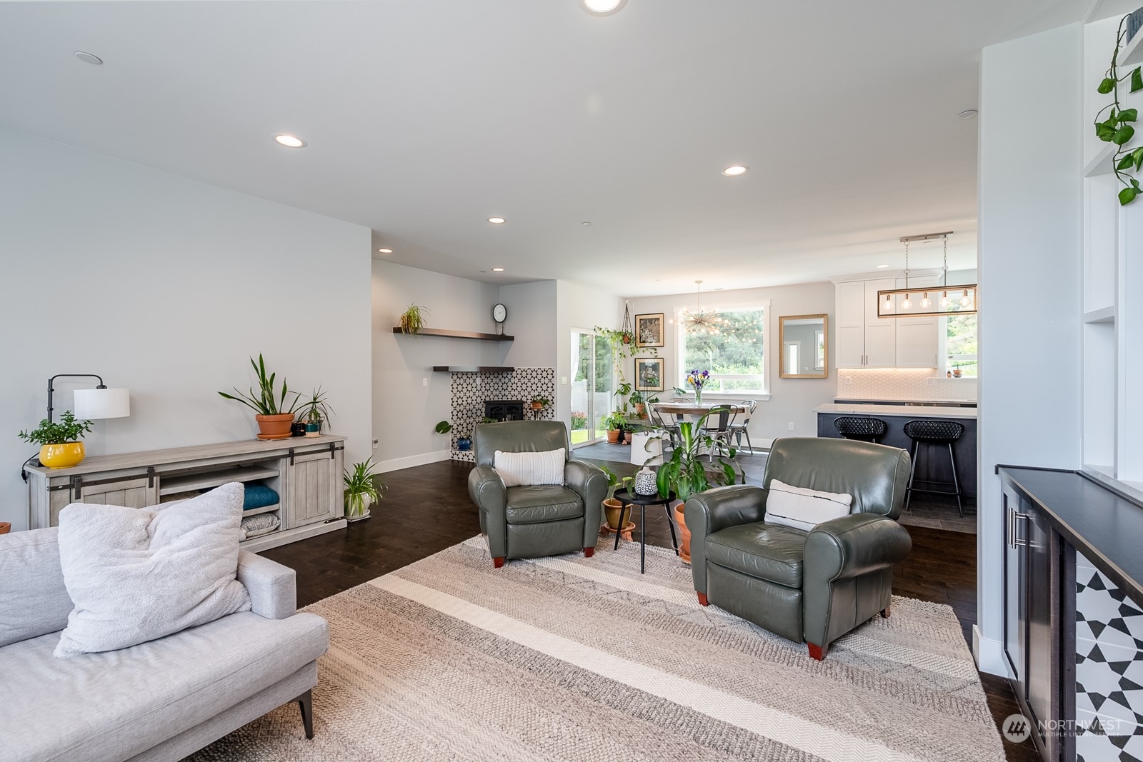 949 Spring Mountain Drive Wenatchee, WA 98801 - Photo 5 of 33 a living room with furniture and a kitchen