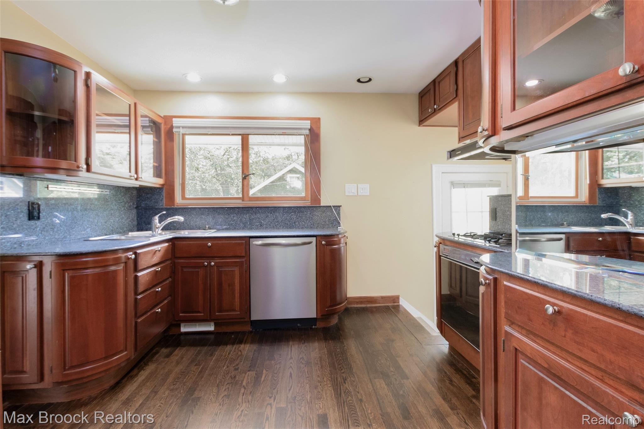2280 Yorkshire Road Birmingham, MI 48009 - Photo 4 of 18 Kitchen.jpg