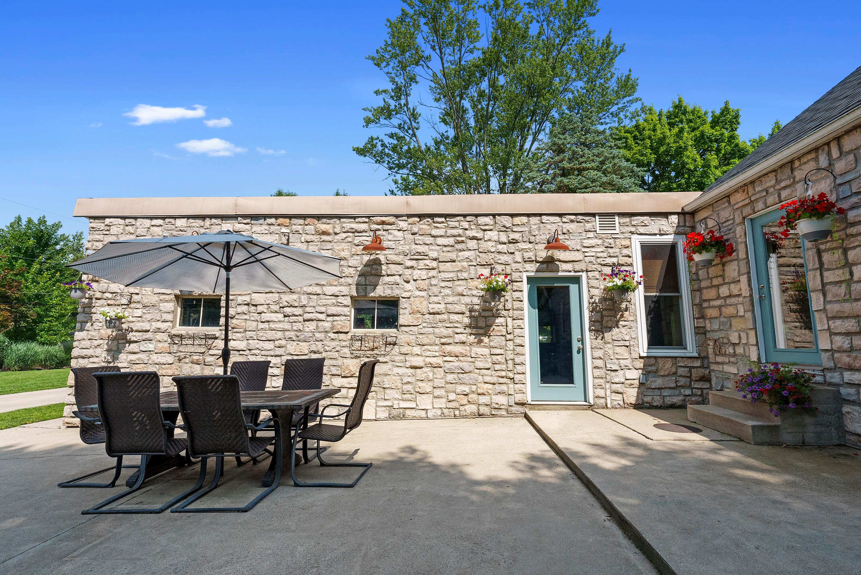 2292 Fishinger Road Columbus, OH 43220 - Photo 39 of 54 Patio