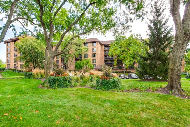 $629,000 | 1671 Mission Hills Road, Unit 302, Northbrook, IL 60062