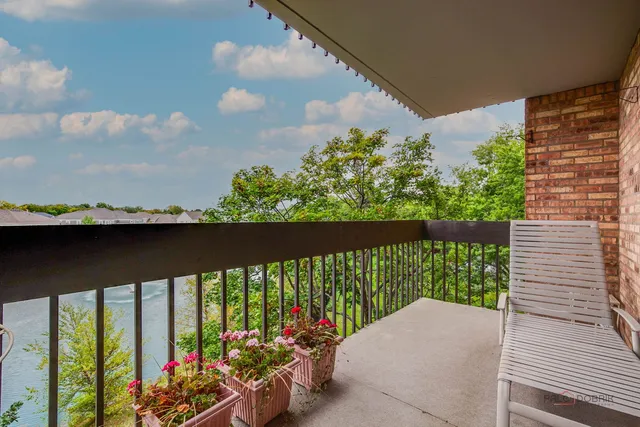 $649,000 | 1671 Mission Hills Road, Unit 302, Northbrook, IL 60062