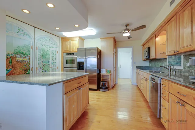 $649,000 | 1671 Mission Hills Road, Unit 302, Northbrook, IL 60062