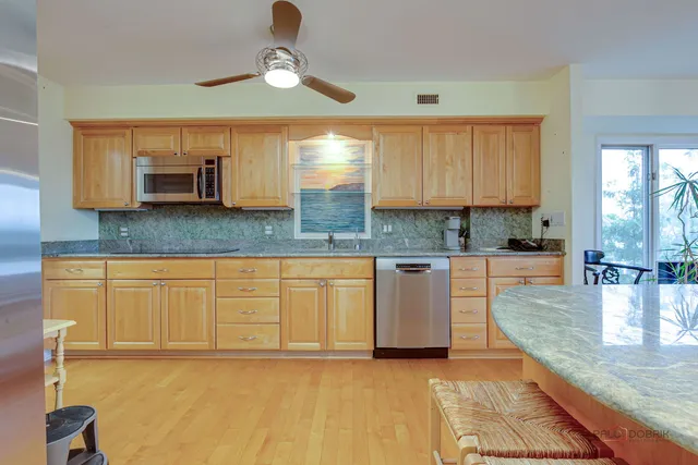 $649,000 | 1671 Mission Hills Road, Unit 302, Northbrook, IL 60062