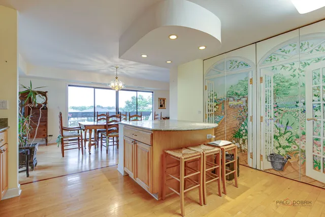 $649,000 | 1671 Mission Hills Road, Unit 302, Northbrook, IL 60062