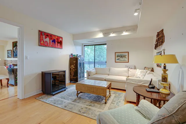 $649,000 | 1671 Mission Hills Road, Unit 302, Northbrook, IL 60062