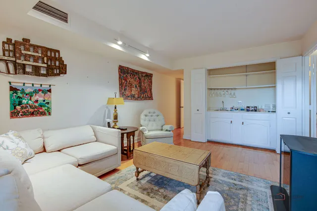 $649,000 | 1671 Mission Hills Road, Unit 302, Northbrook, IL 60062