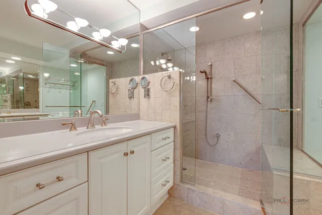 $649,000 | 1671 Mission Hills Road, Unit 302, Northbrook, IL 60062