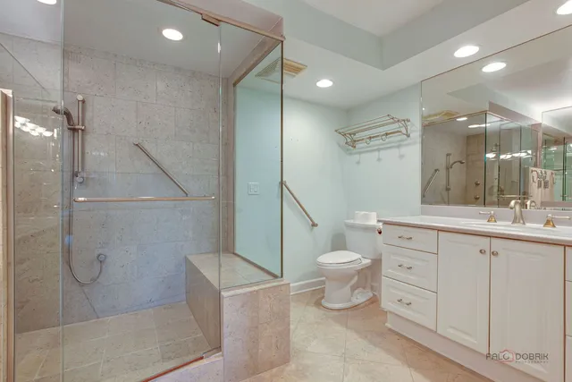 $649,000 | 1671 Mission Hills Road, Unit 302, Northbrook, IL 60062