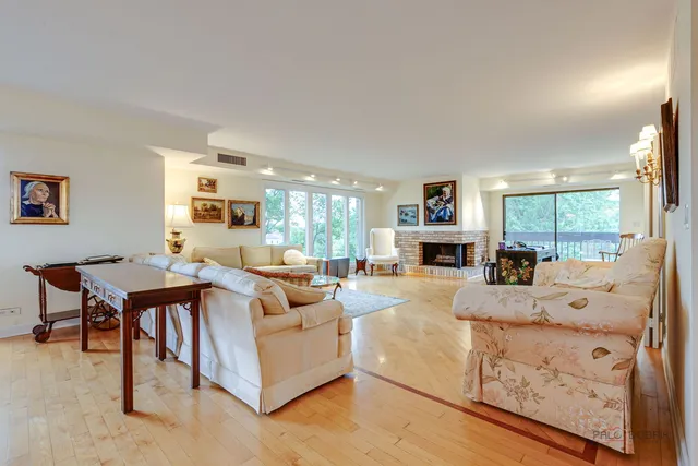 $649,000 | 1671 Mission Hills Road, Unit 302, Northbrook, IL 60062