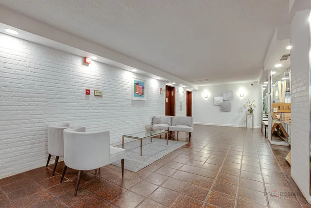 $649,000 | 1671 Mission Hills Road, Unit 302, Northbrook, IL 60062