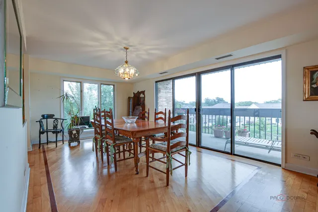 $649,000 | 1671 Mission Hills Road, Unit 302, Northbrook, IL 60062