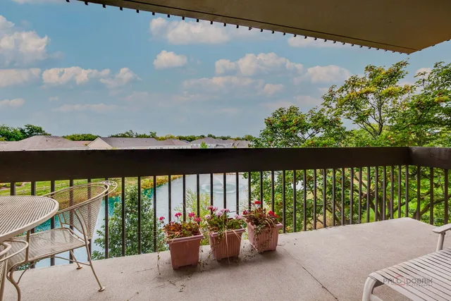 $649,000 | 1671 Mission Hills Road, Unit 302, Northbrook, IL 60062