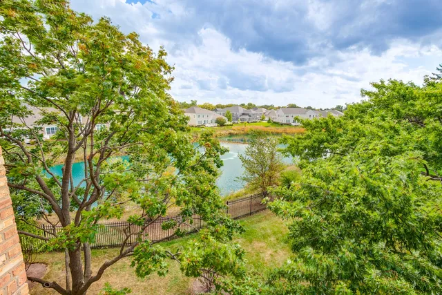 $649,000 | 1671 Mission Hills Road, Unit 302, Northbrook, IL 60062