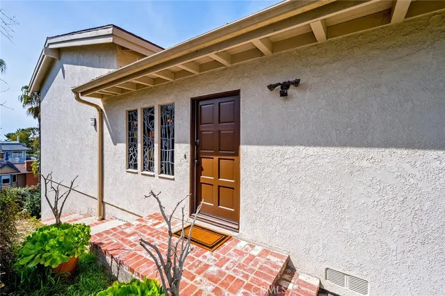 $2,595,000 | 421 Loma Terrace, Laguna Beach, CA 92651