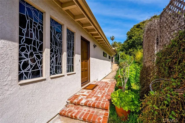 $2,595,000 | 421 Loma Terrace, Laguna Beach, CA 92651