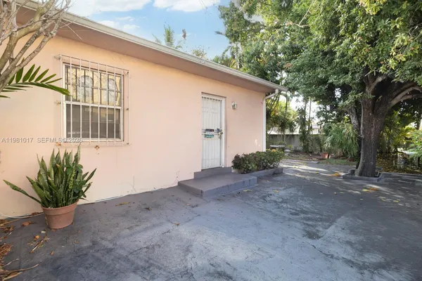 $1,975 | 101 Southwest 24th Avenue, Miami, FL 33135