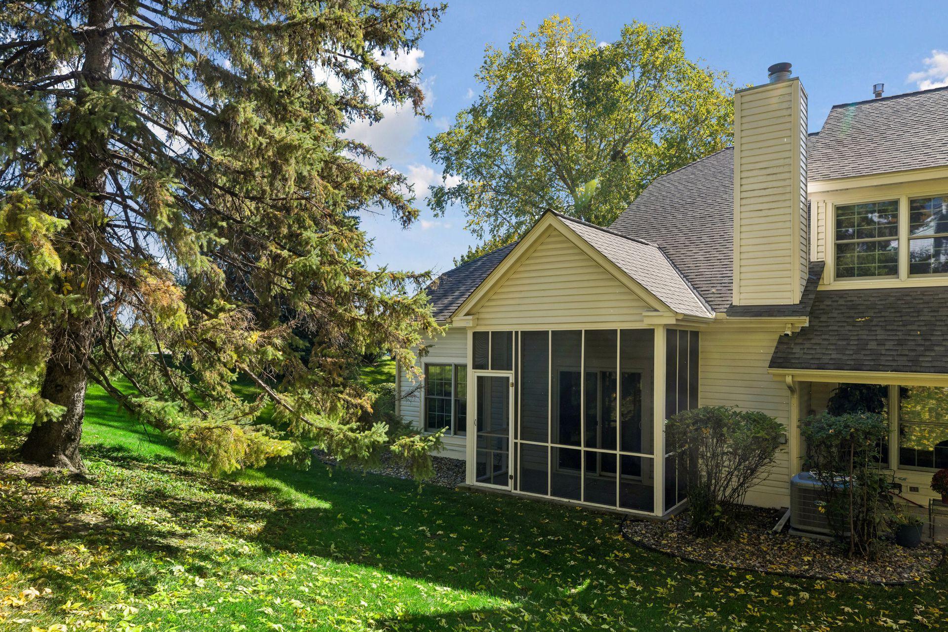 11018 Oregon Curve Bloomington, MN 55438 - Photo 3 of 77 Gallery Image 3