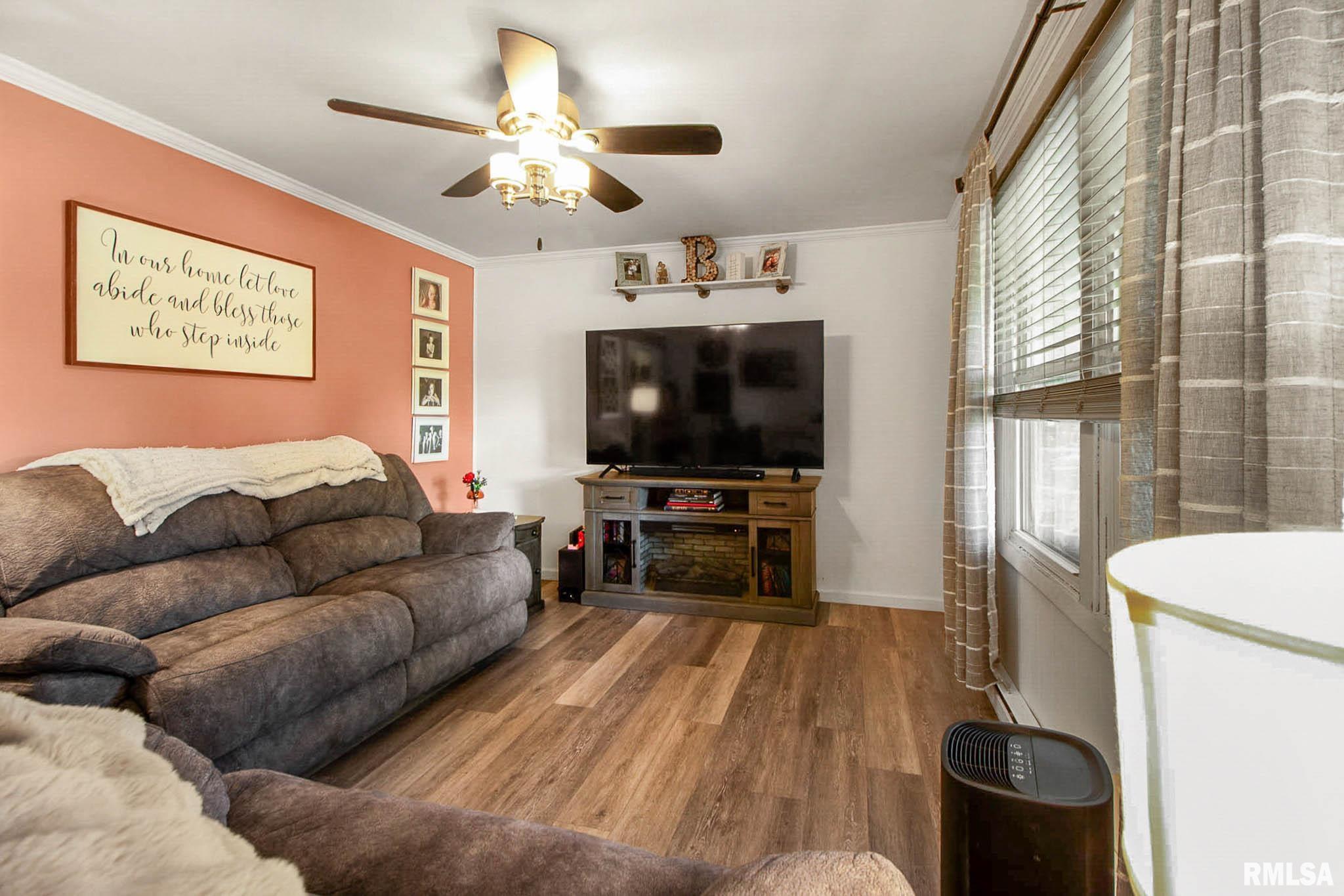 16042 Ralls Grove Road Creal Springs, IL 62922 - Photo 3 of 26