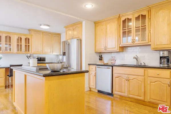 $12,000 | 110 North Barrington Avenue, Los Angeles, CA 90049