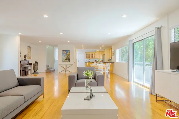 $12,000 | 110 North Barrington Avenue, Los Angeles, CA 90049