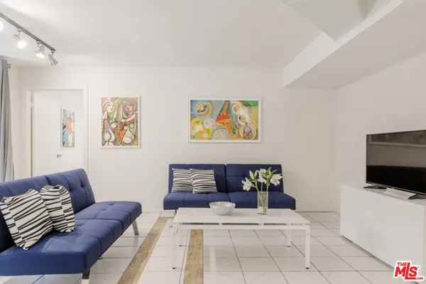 $12,000 | 110 North Barrington Avenue, Los Angeles, CA 90049