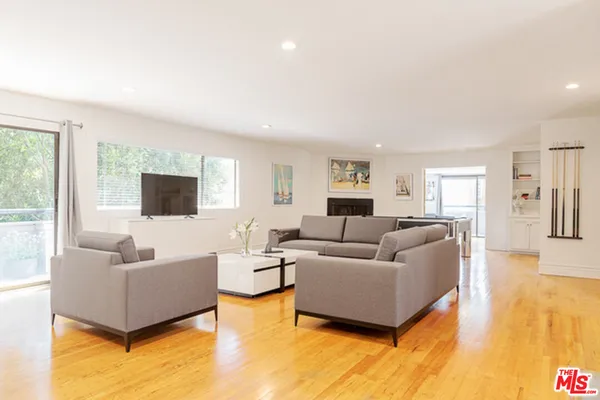 $12,000 | 110 North Barrington Avenue, Los Angeles, CA 90049