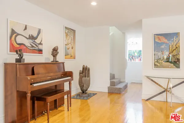 $12,000 | 110 North Barrington Avenue, Los Angeles, CA 90049