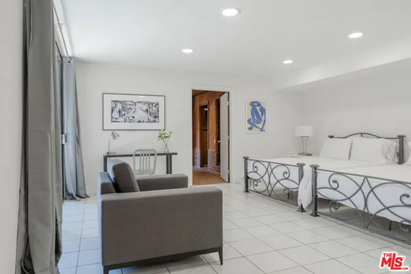 $12,000 | 110 North Barrington Avenue, Los Angeles, CA 90049