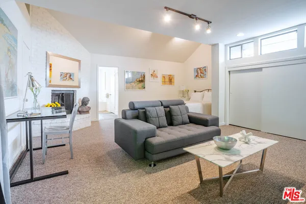 $12,000 | 110 North Barrington Avenue, Los Angeles, CA 90049