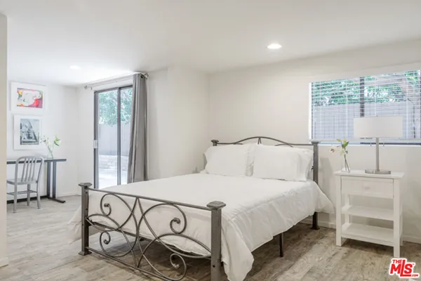 $12,000 | 110 North Barrington Avenue, Los Angeles, CA 90049