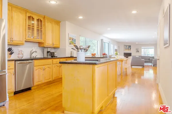 $12,000 | 110 North Barrington Avenue, Los Angeles, CA 90049